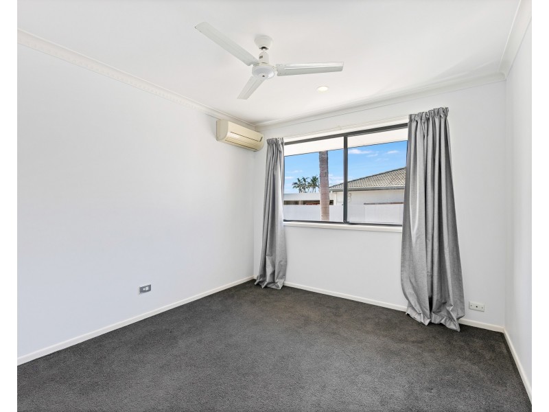 5 Reef Court, Mermaid Waters QLD 4218