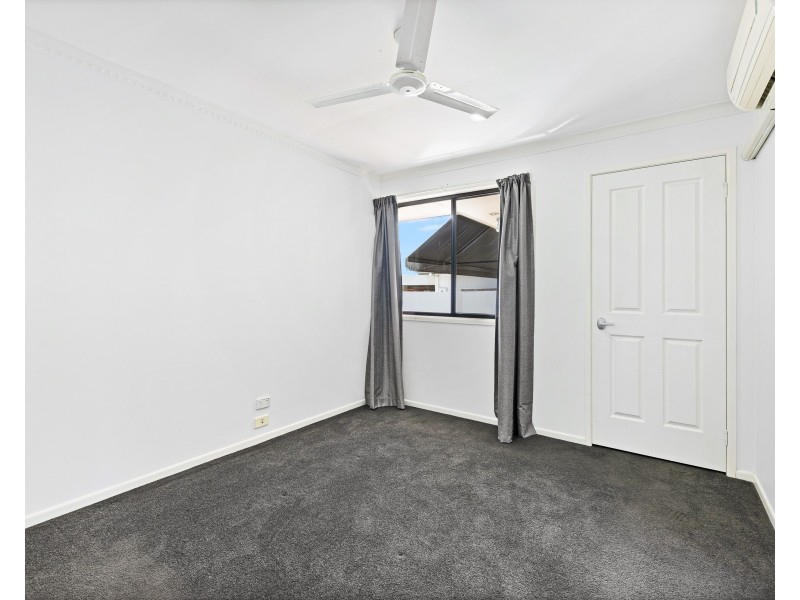 5 Reef Court, Mermaid Waters QLD 4218