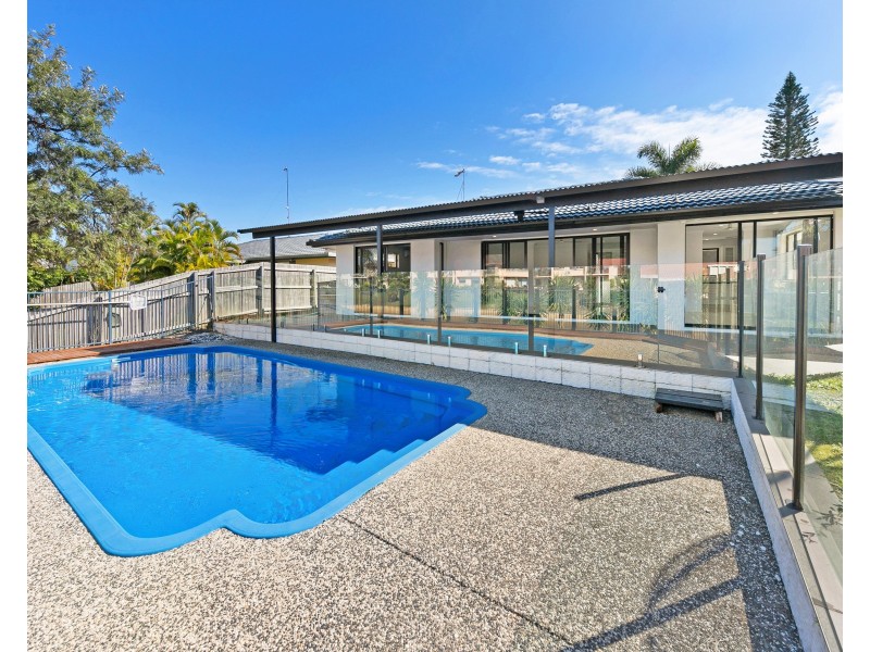 5 Reef Court, Mermaid Waters QLD 4218