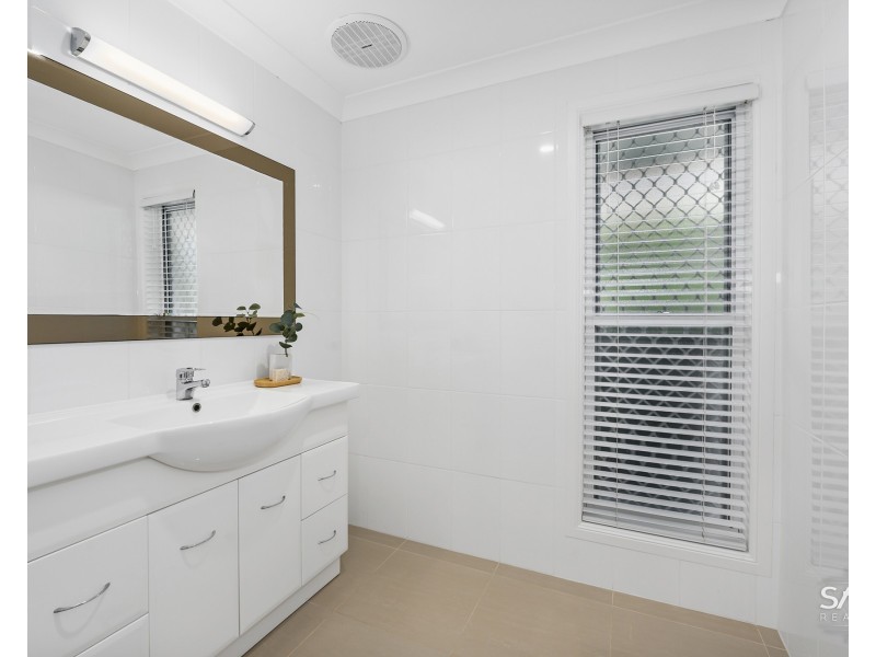 15 Donegal Crescent, Sorrento QLD 4217