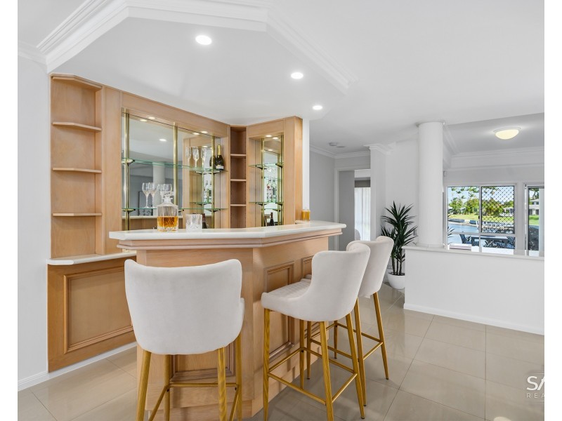 15 Donegal Crescent, Sorrento QLD 4217