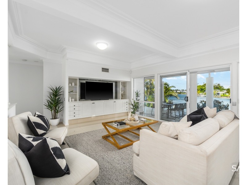 15 Donegal Crescent, Sorrento QLD 4217