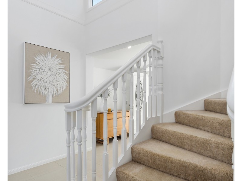 15 Donegal Crescent, Sorrento QLD 4217