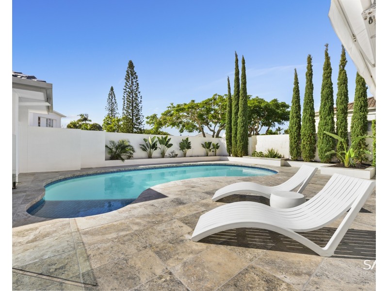 15 Donegal Crescent, Sorrento QLD 4217