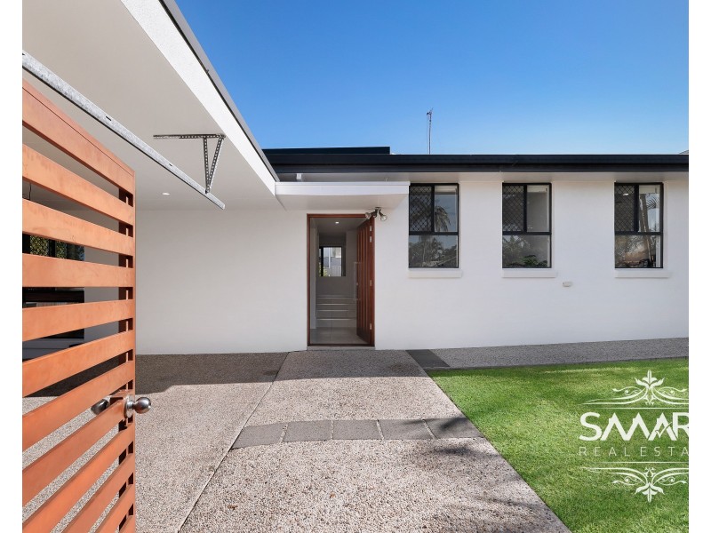 10 Ocean View Street, Benowa QLD 4217