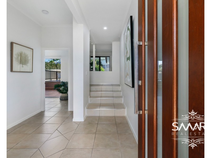 10 Ocean View Street, Benowa QLD 4217