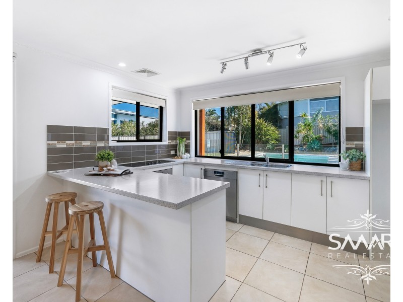 10 Ocean View Street, Benowa QLD 4217