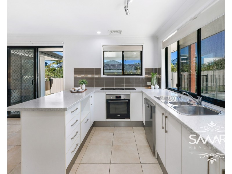 10 Ocean View Street, Benowa QLD 4217