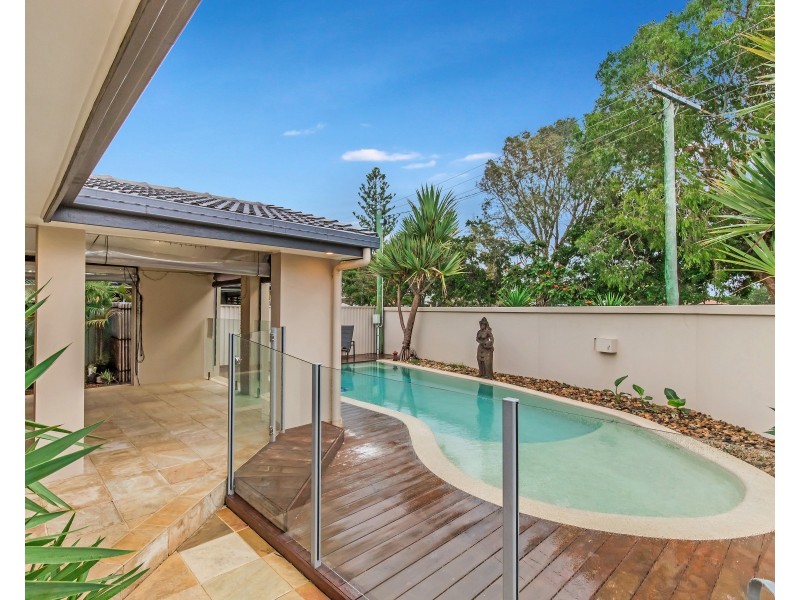 16 Verona Avenue, Isle Of Capri QLD 4217
