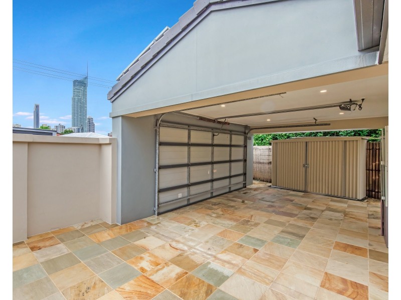 16 Verona Avenue, Isle Of Capri QLD 4217