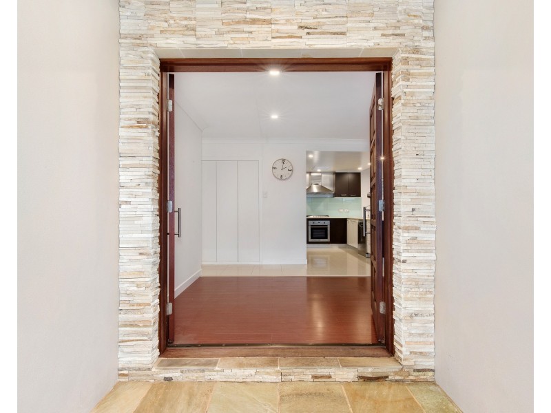 16 Verona Avenue, Isle Of Capri QLD 4217