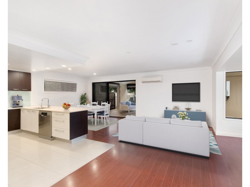 16 Verona Avenue, Isle Of Capri QLD 4217