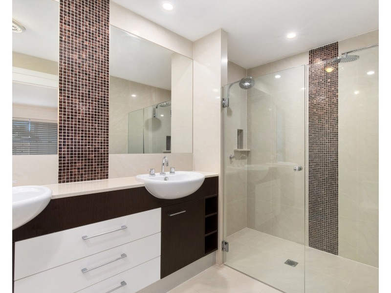 16 Verona Avenue, Isle Of Capri QLD 4217