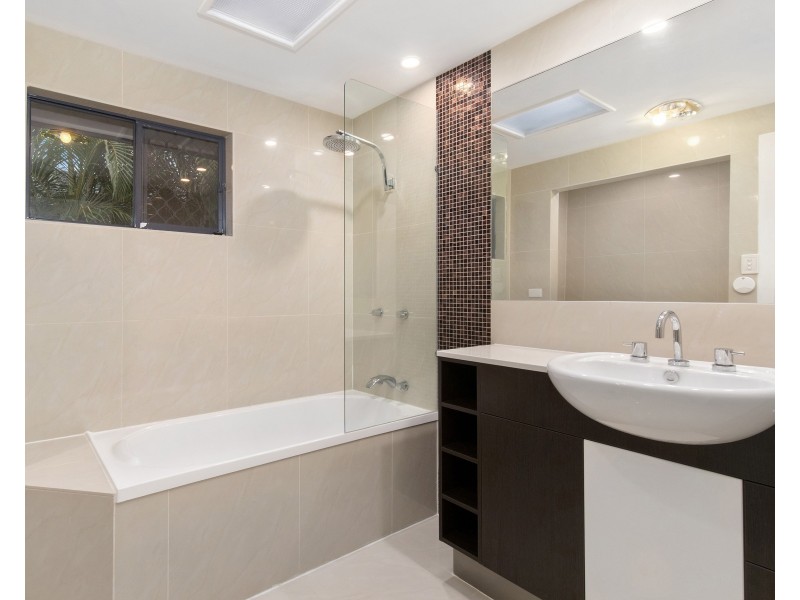 16 Verona Avenue, Isle Of Capri QLD 4217