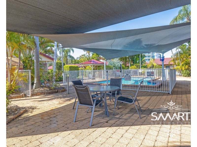 2/35 Saint Kevins Avenue, Benowa QLD 4217