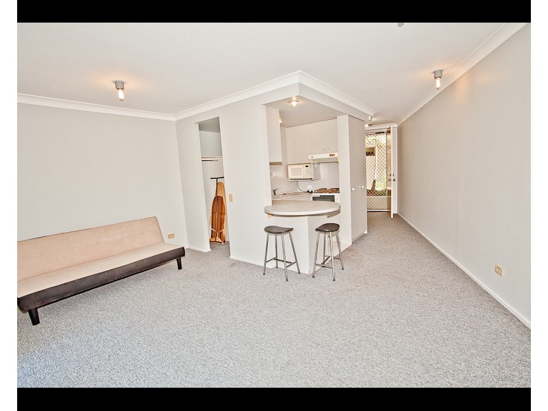 14/15 Weemala Street, Chevron Island QLD 4217