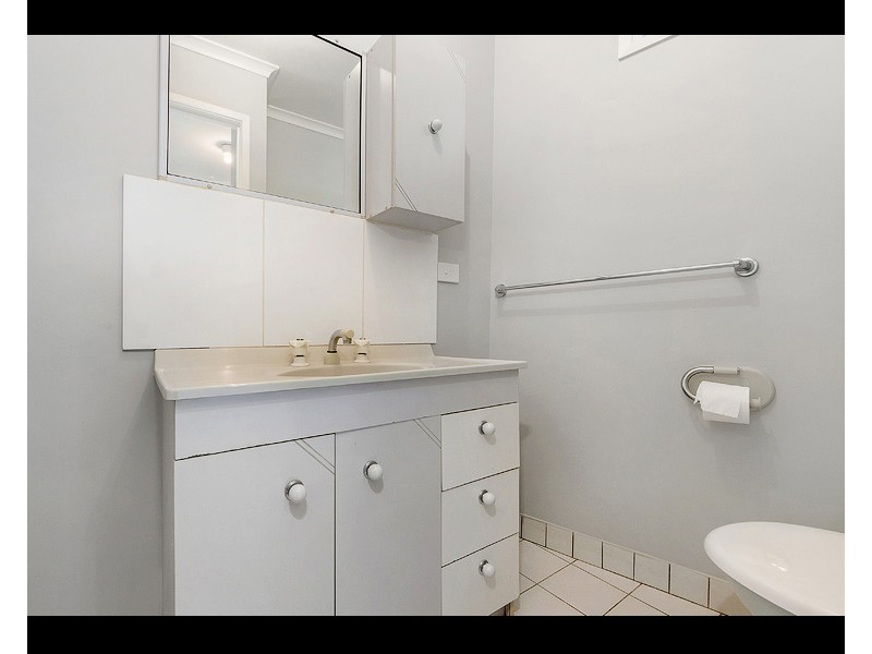 14/15 Weemala Street, Chevron Island QLD 4217