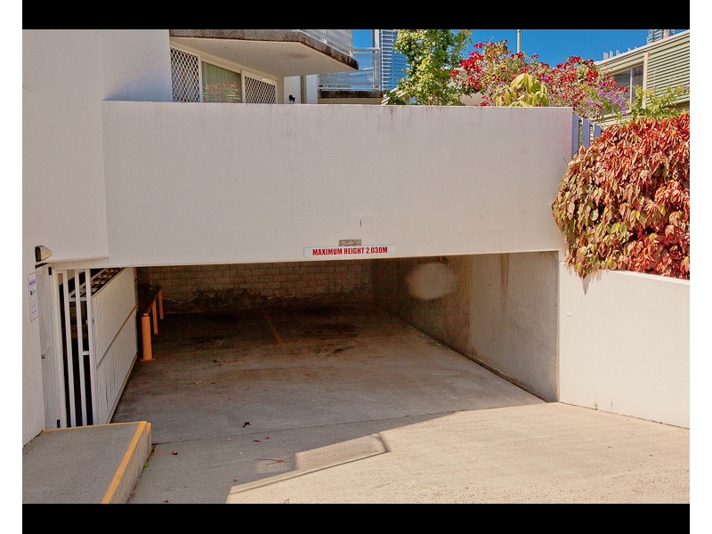 14/15 Weemala Street, Chevron Island QLD 4217