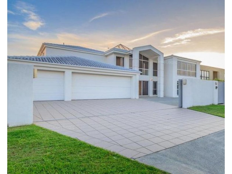 102 Cabana Boulevard, Benowa Waters QLD 4217