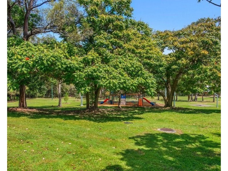 2/9 Maltman Avenue, Southport QLD 4215