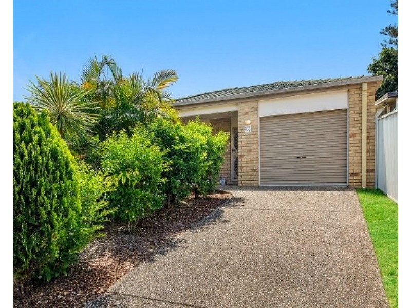 2/9 Maltman Avenue, Southport QLD 4215