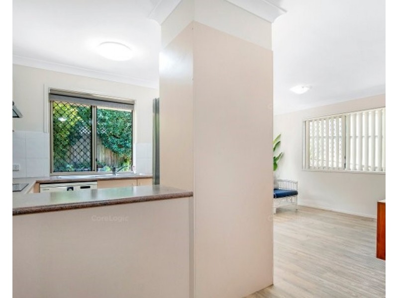 2/9 Maltman Avenue, Southport QLD 4215