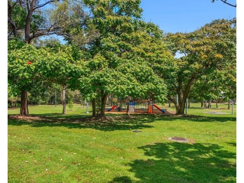 2/9 Maltman Avenue, Southport QLD 4215