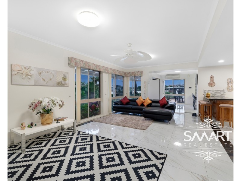 72 Waitomo Street, Broadbeach Waters QLD 4218