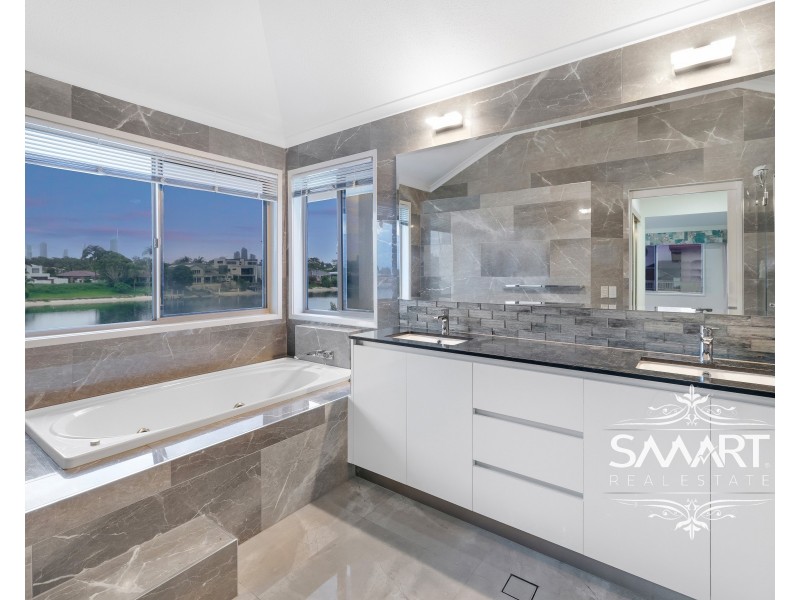 72 Waitomo Street, Broadbeach Waters QLD 4218