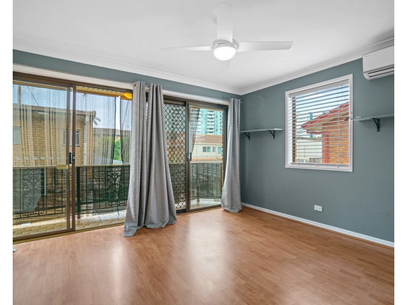 4/148 Frank Street, Labrador QLD 4215