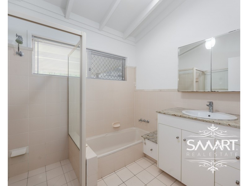 7 Tambourah Drive, Benowa QLD 4217