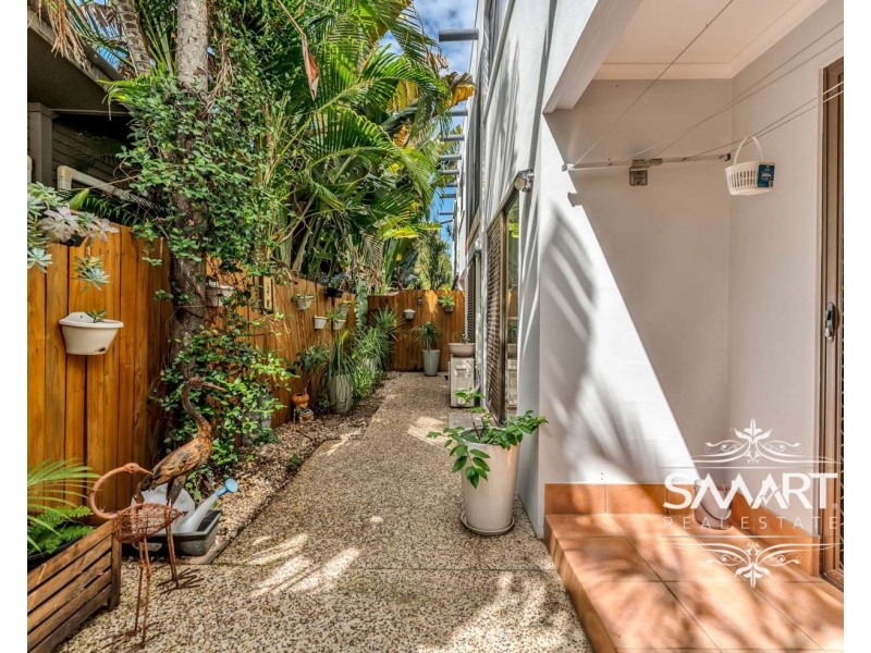 1/64 Paradise Island, Surfers Paradise QLD 4217