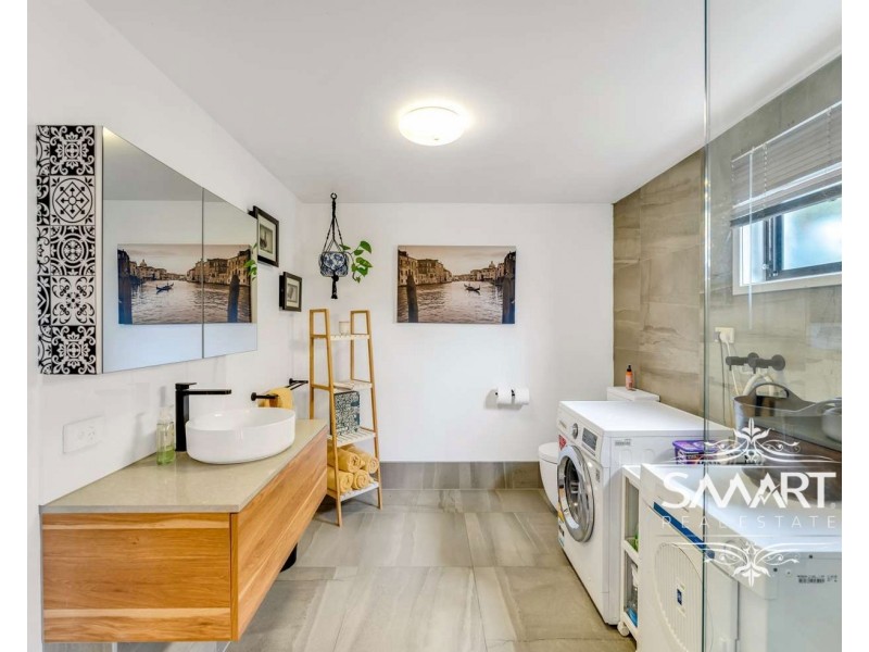 1/64 Paradise Island, Surfers Paradise QLD 4217