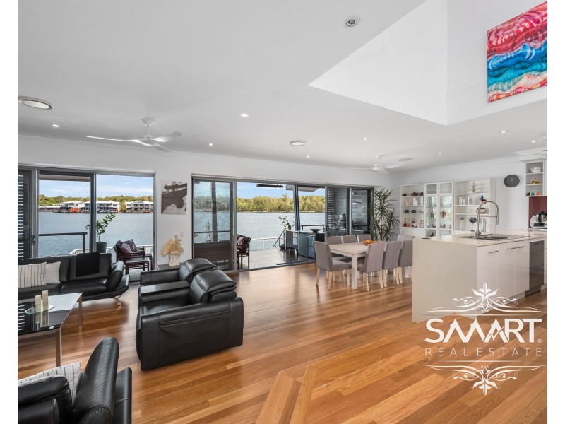 8/1 Manacor Place, Coombabah QLD 4216