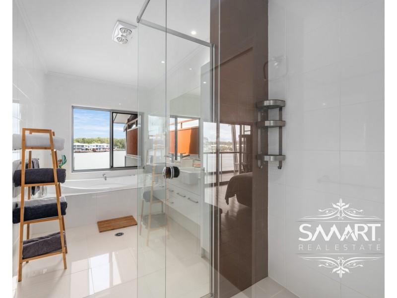 8/1 Manacor Place, Coombabah QLD 4216