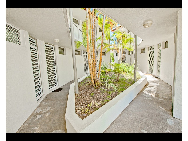 14/15 Weemala Street, Chevron Island QLD 4217