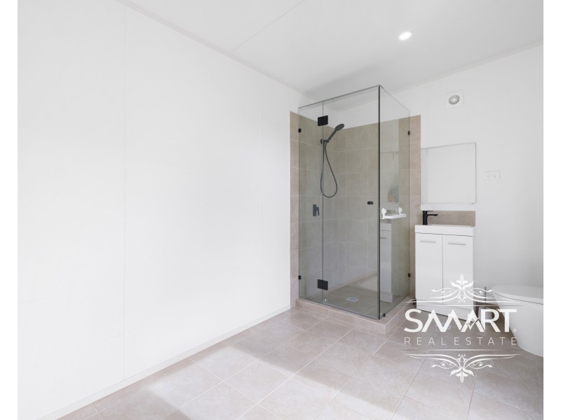 43 Lambros Drive, Benowa QLD 4217