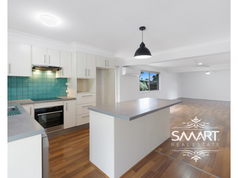43 Lambros Drive, Benowa QLD 4217
