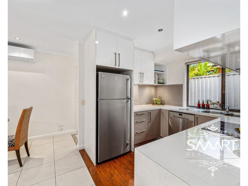 2/24 Botanical Drive, Labrador QLD 4215