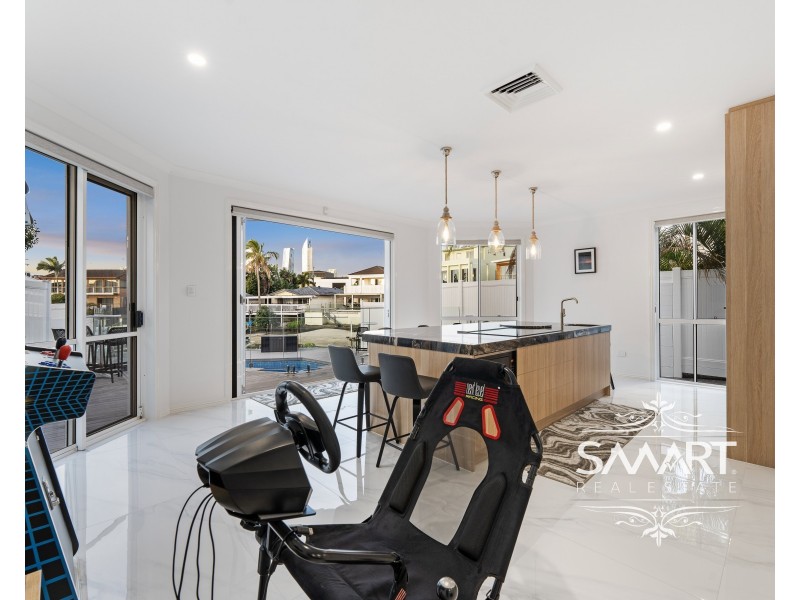 7 The Lido, Isle Of Capri QLD 4217