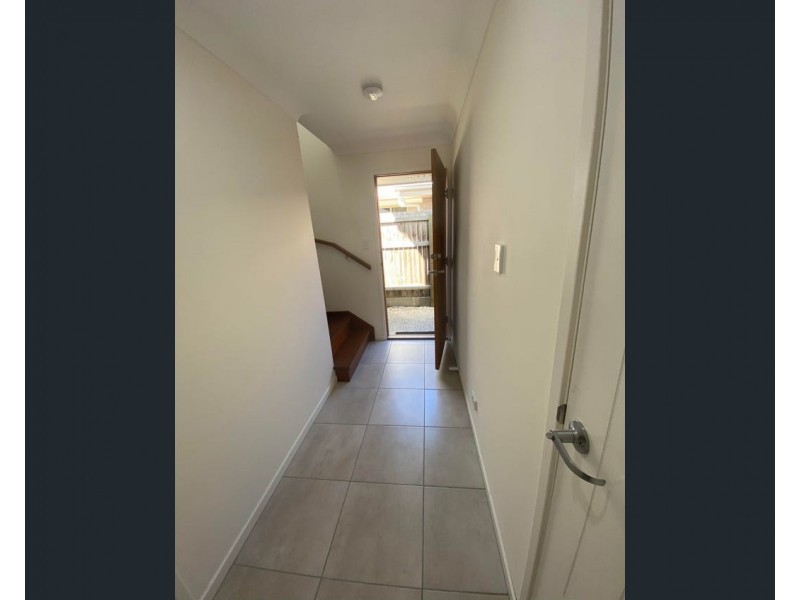 1/81 Fountain Street, Pimpama QLD 4209