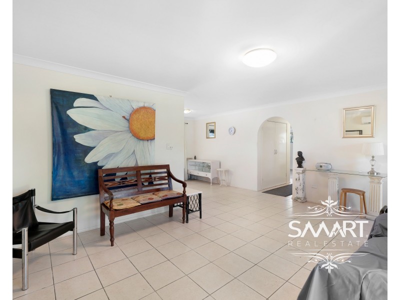 33 Lowanna Drive, Ashmore QLD 4214