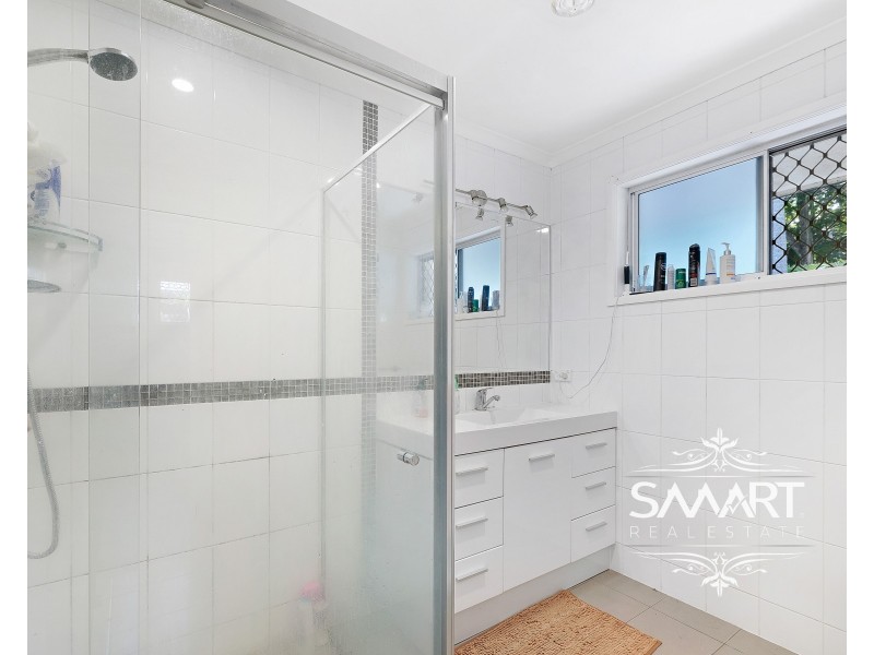 33 Lowanna Drive, Ashmore QLD 4214