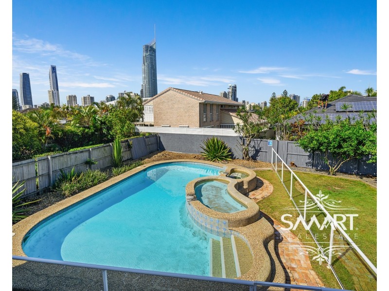 8 Valencia Avenue, Isle Of Capri QLD 4217