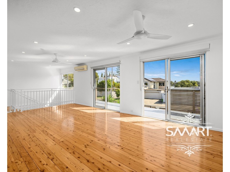 8 Valencia Avenue, Isle Of Capri QLD 4217