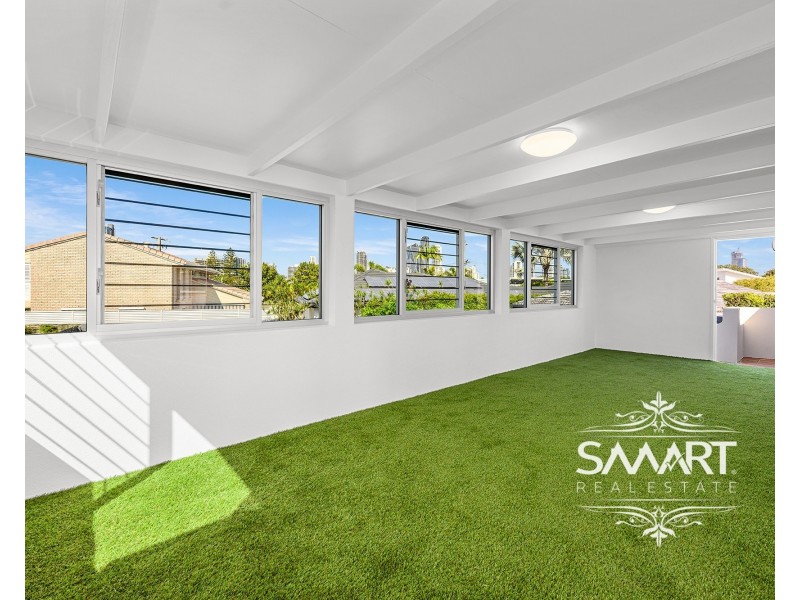 8 Valencia Avenue, Isle Of Capri QLD 4217