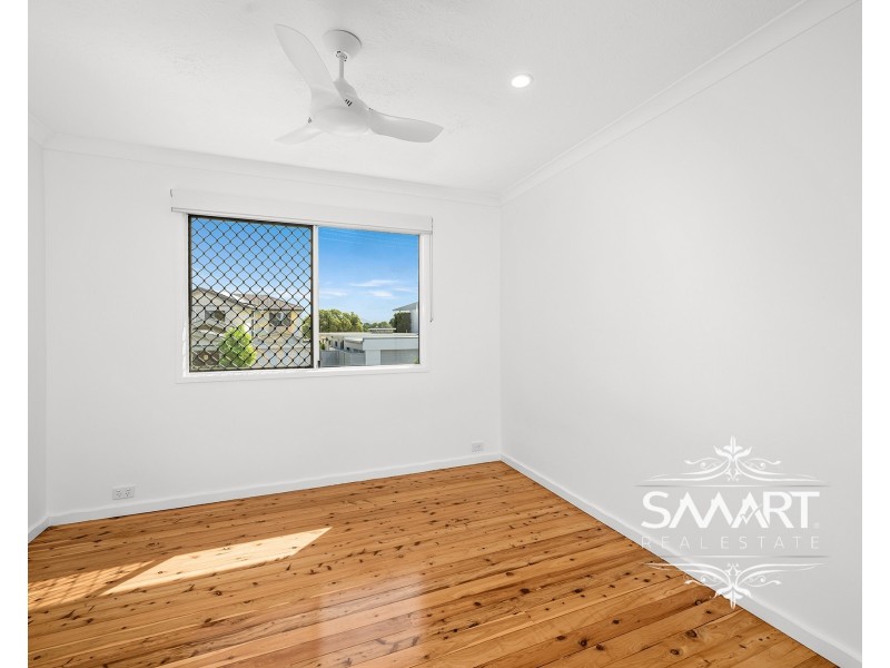 8 Valencia Avenue, Isle Of Capri QLD 4217