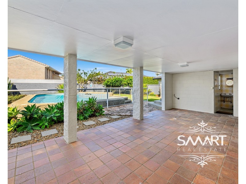 8 Valencia Avenue, Isle Of Capri QLD 4217