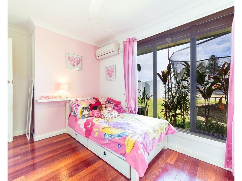 54 Lambros Drive, Benowa QLD 4217