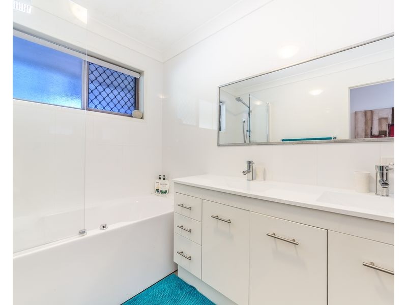 54 Lambros Drive, Benowa QLD 4217